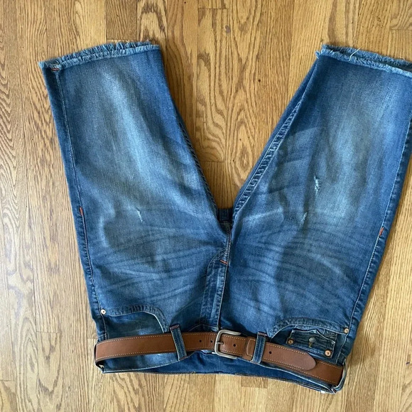 True Relations shorts retail price 160. Great conditions chic very stylish - Picture 3 of 14